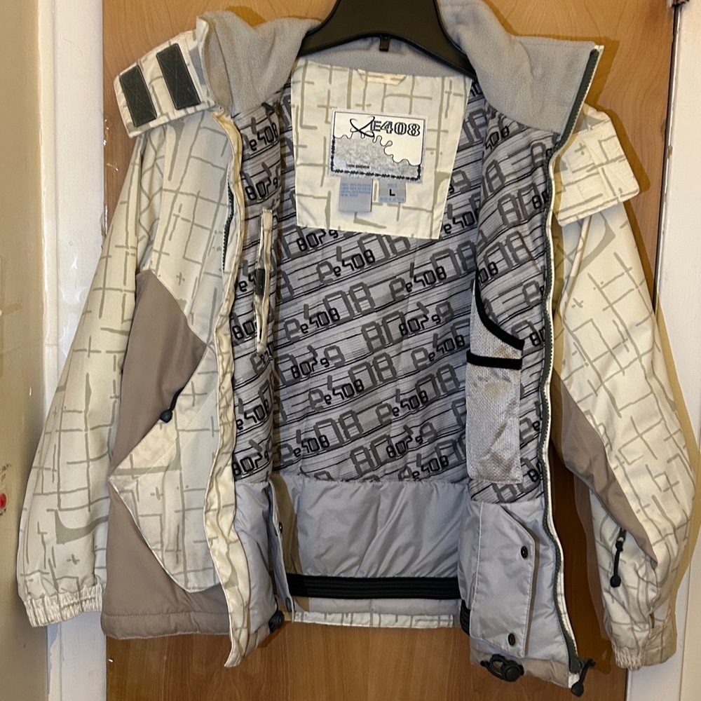 E408 Turbine Boardwear Snowboard Girl's Cream Hooded Jacket - Picture 11 of 16